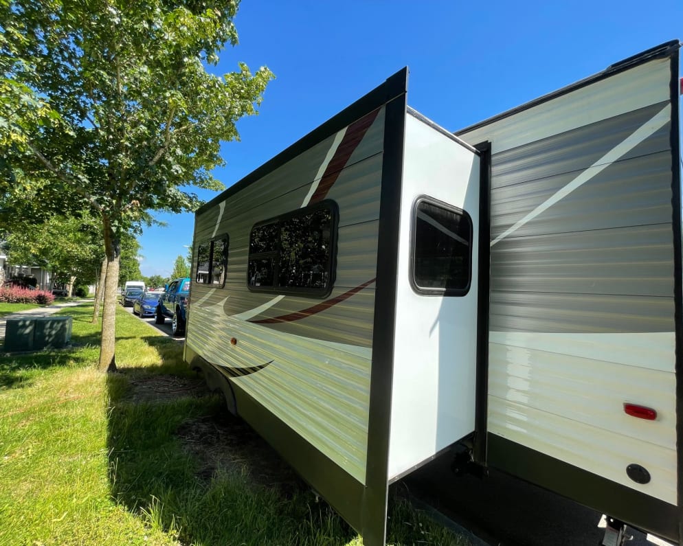 2018 Coleman Lantern 28.6 RK Travel Trailer for rent in Surrey British Columbia