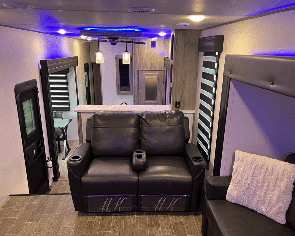 2022 Fifth Wheel RV for Rent in Temecula, California
