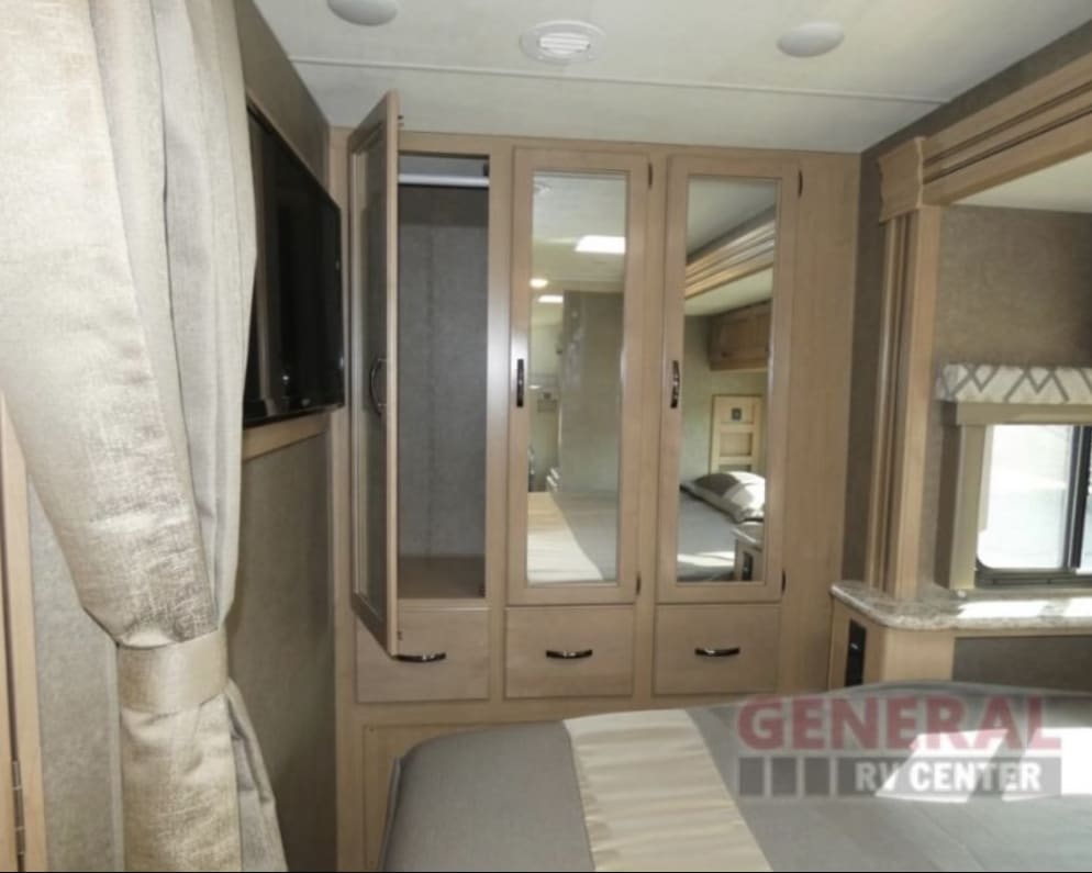 2020 Thor Quantum available for rent in clarksville Tennessee
