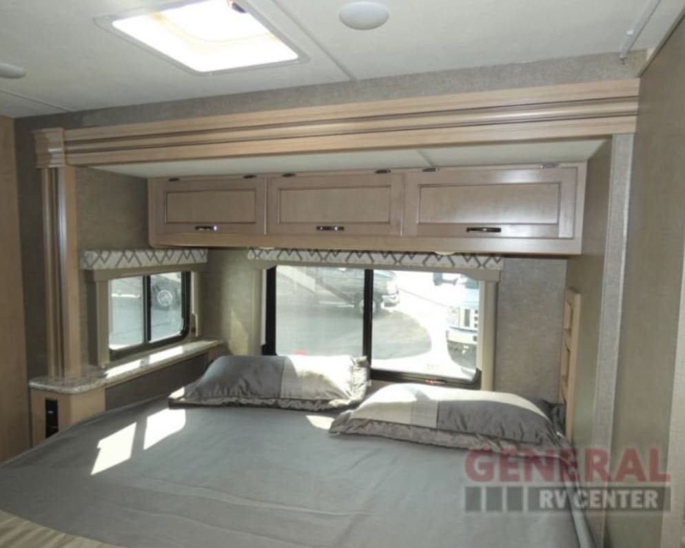 2020 Thor Quantum Class C for rent in clarksville Tennessee