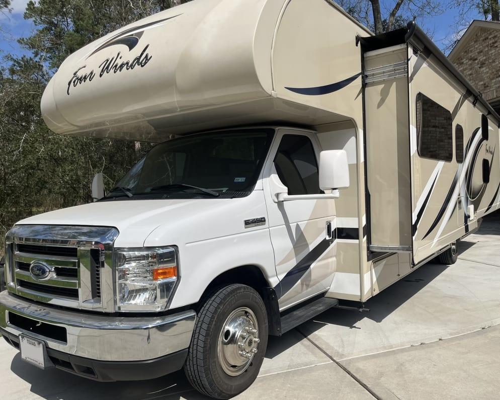 2017 Thor Four Winds Class C for rent in Magnolia Texas