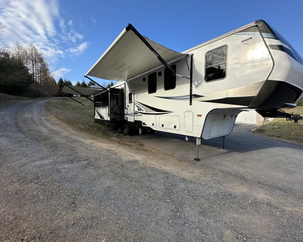 2022 Fifth Wheel RV for Rent in Schuylkill haven, Pennsylvania