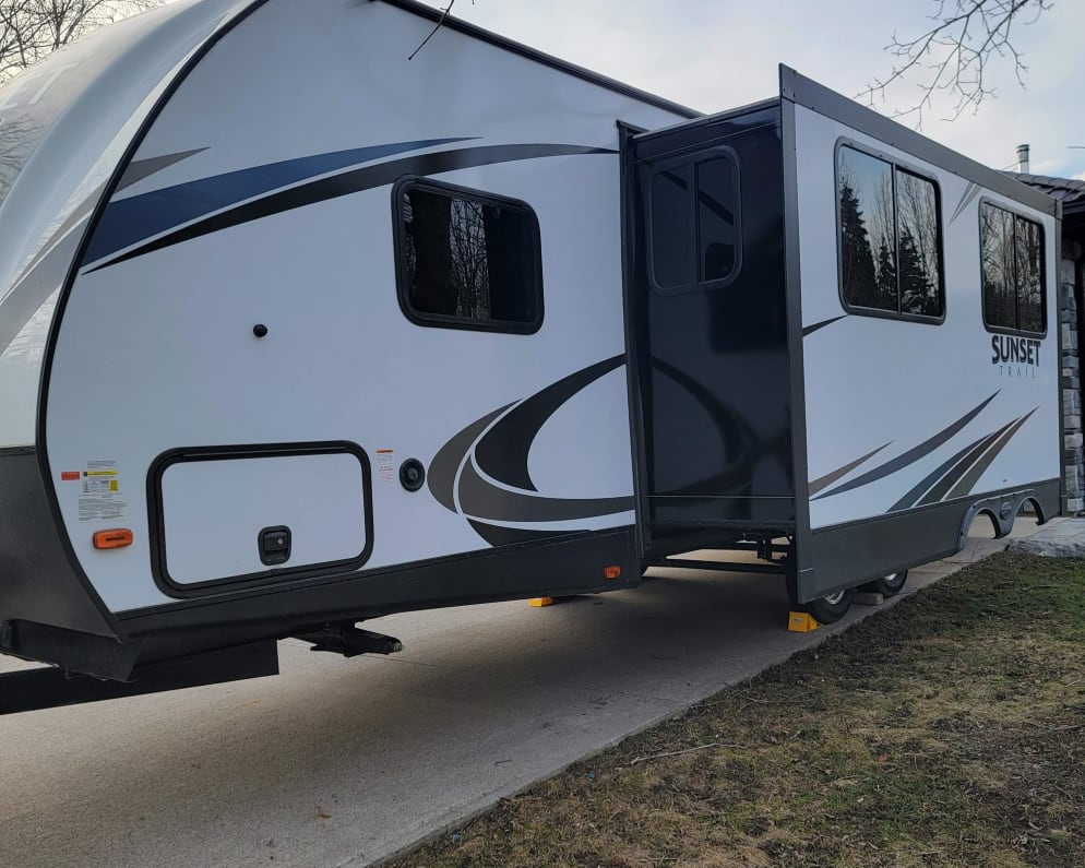 2019 Crossroads RV Sunset Trail Super Lite Travel Trailer for rent in Cobourg Ontario