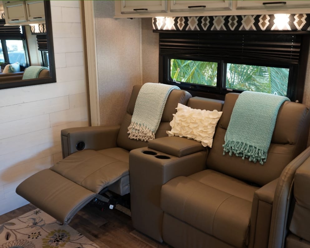 2021 Class C RV for Rent in Bolingbrook, Illinois