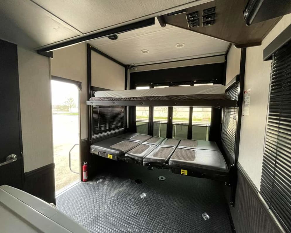 2019 Fifth Wheel RV for Rent in Bruceton Mills, West Virginia