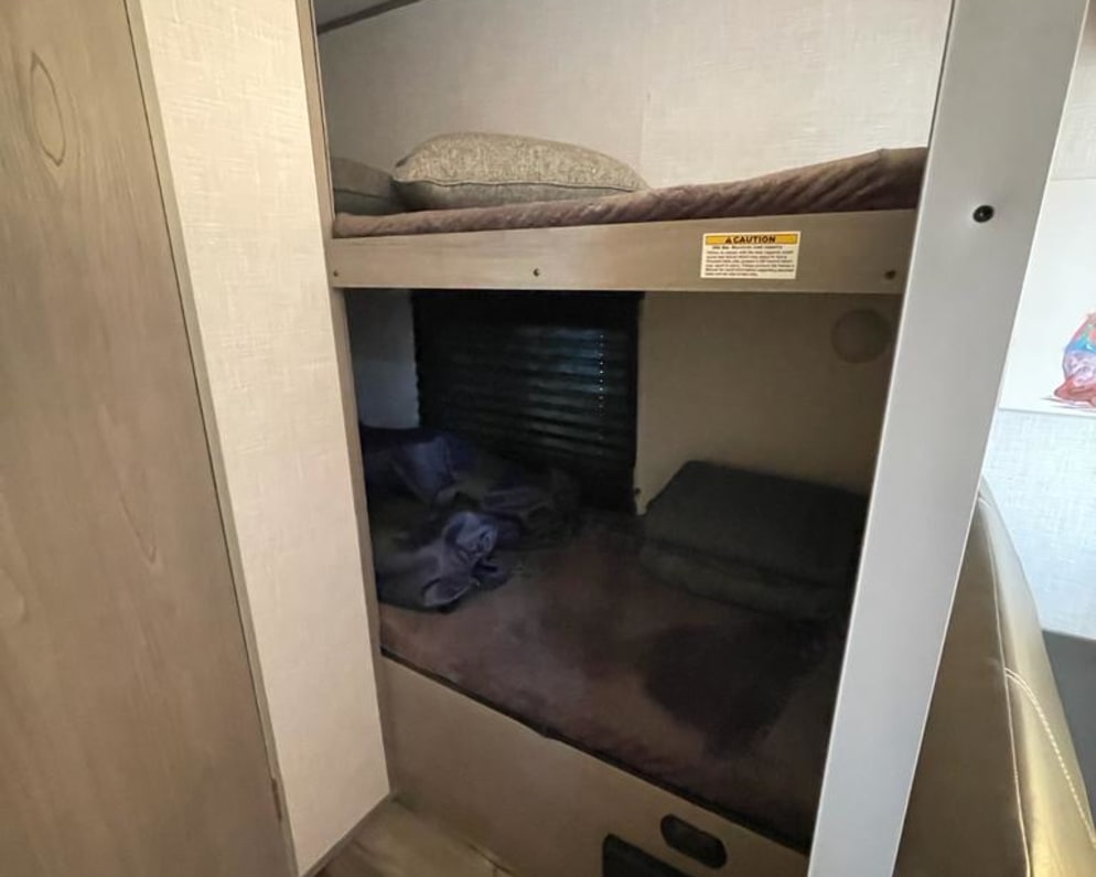 2022 Coleman Lantern LT  by Dutchmen for rent in 34953