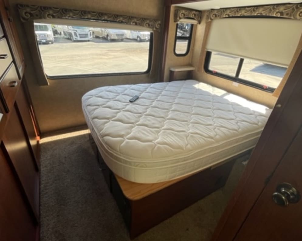 2015 Sunseeker  by Forest River for rent in 90808