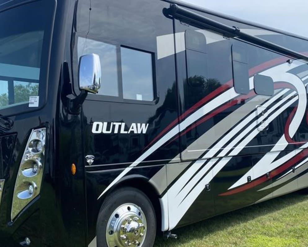 2023 Thor Motor Coach Outlaw