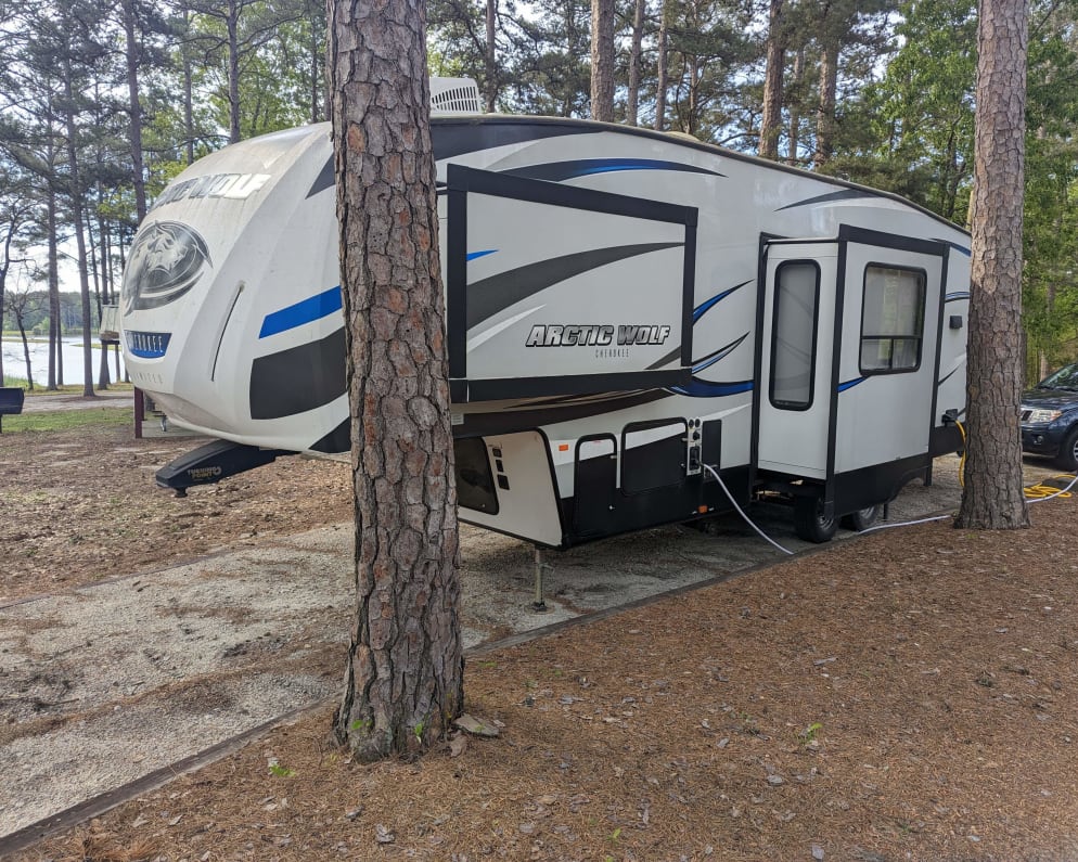Fifth Wheel RV for Rent in Harlem,