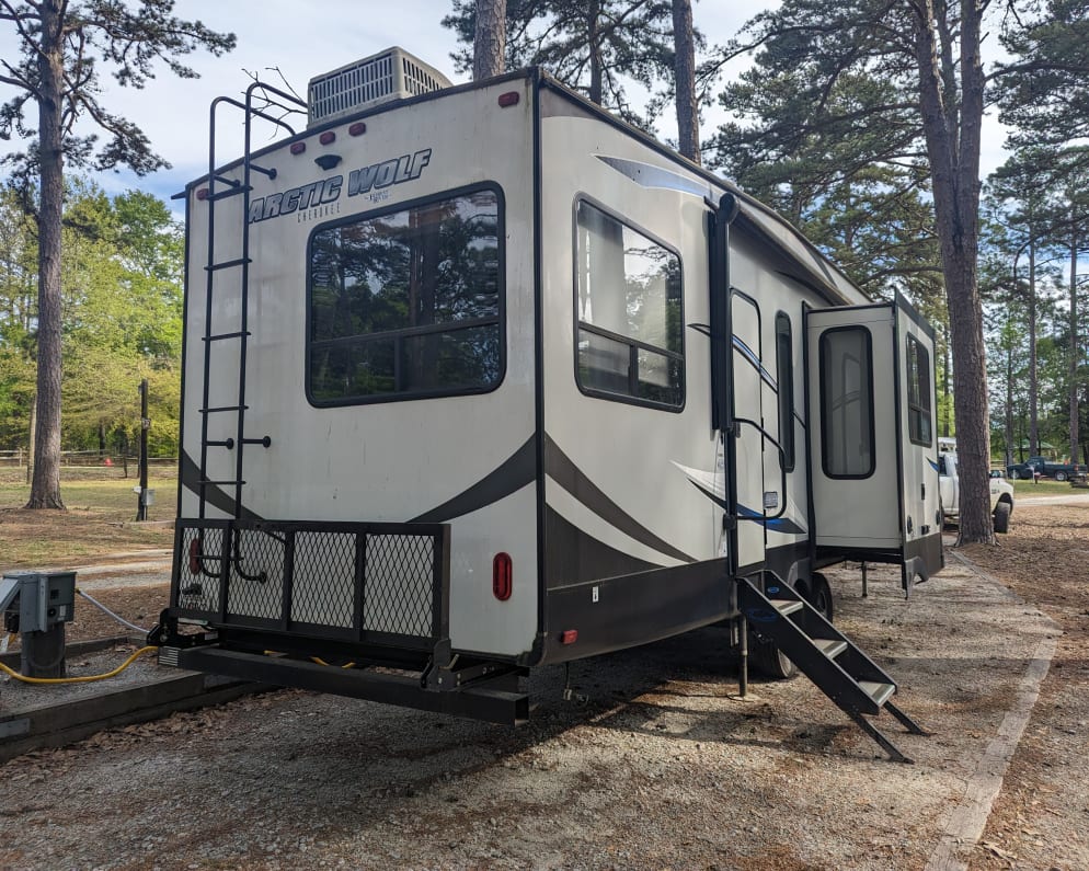 Fifth Wheel RV for Rent in Harlem,