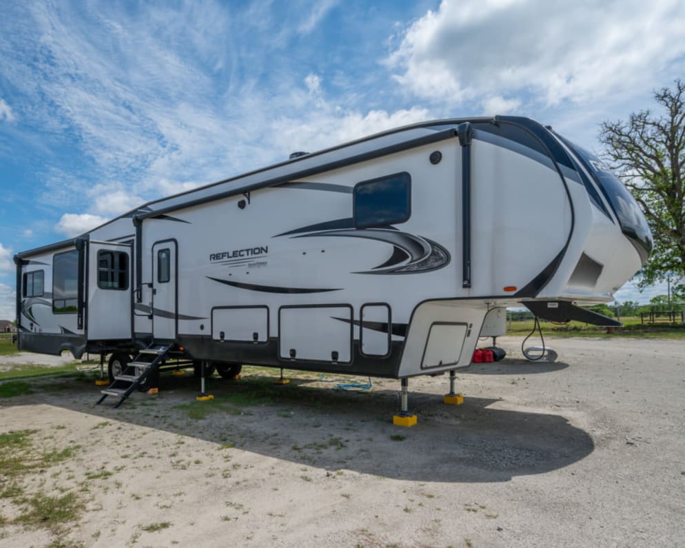 2022 Fifth Wheel RV for Rent in Tyler, Texas