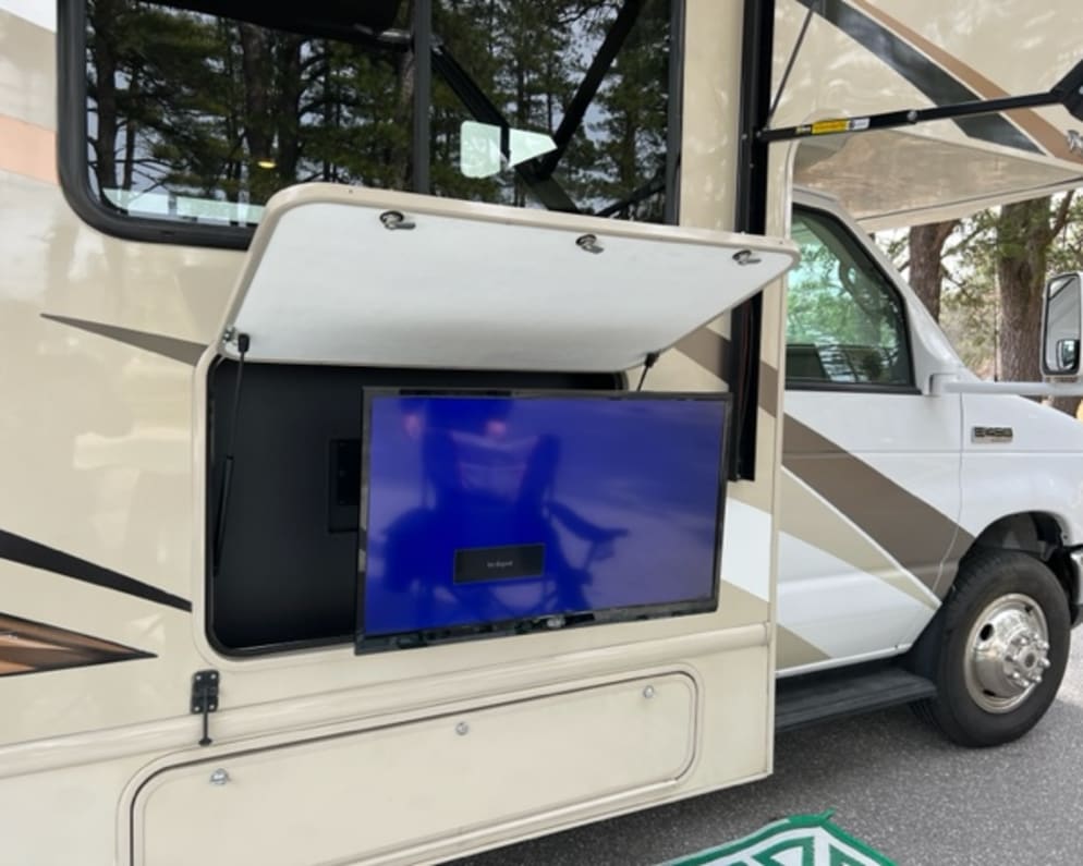 2017 Thor Motor Coach Freedom Elite Class C for rent in Manchester New Hampshire