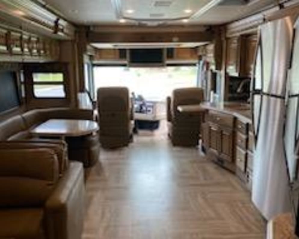 2019 Holiday Rambler Navigator available for rent in Cape Coral Florida
