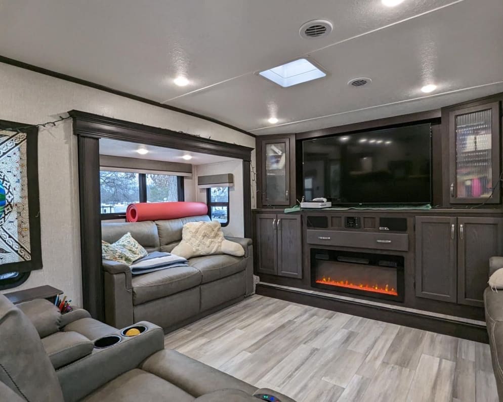 Fifth Wheel RV for Rent in Advance, North Carolina