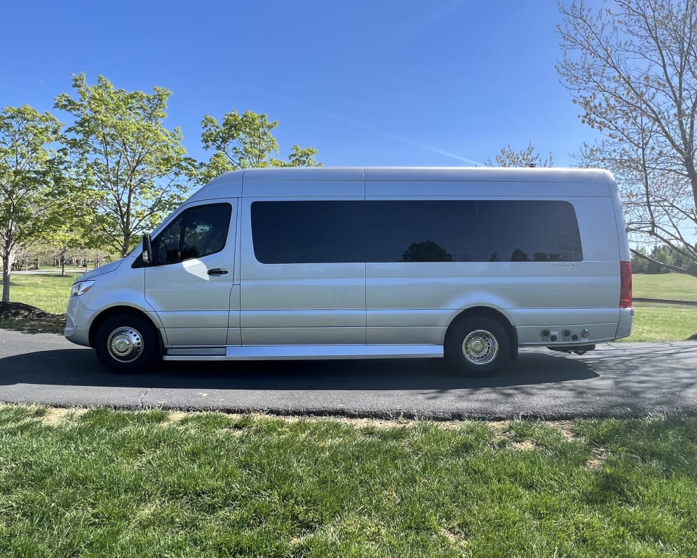 2023 Ultimate Toys Ultimate Coach