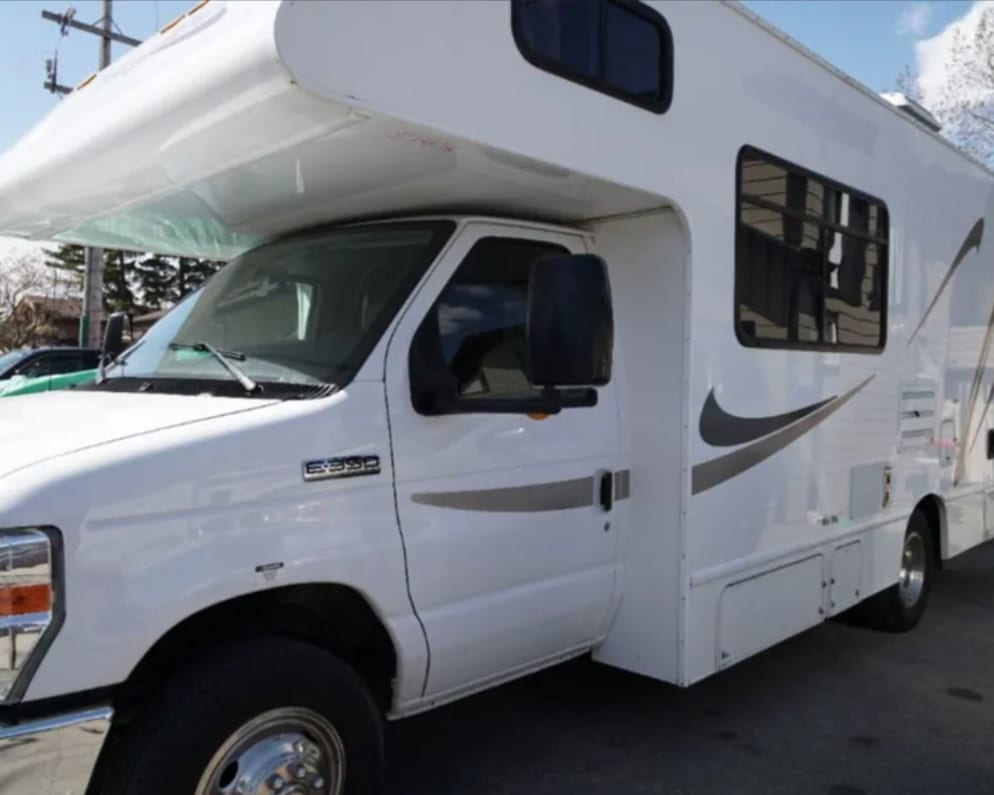 2012 Thor Majestic available for rent in Chestermere Alberta