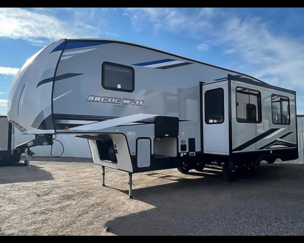 2021 Fifth Wheel RV for Rent in Hermantown, Minnesota