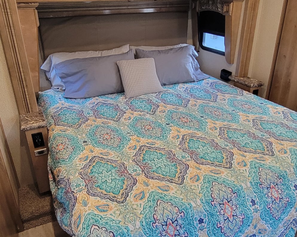 2019 Navigator  by Holiday Rambler for rent in 55364