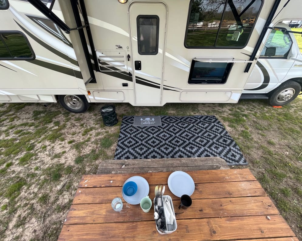 2017 Thor Chateau Class C for rent in Plain City Ohio