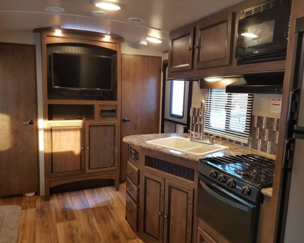 2017 MPG Ultra Lite  by Cruiser RV for rent in 83440