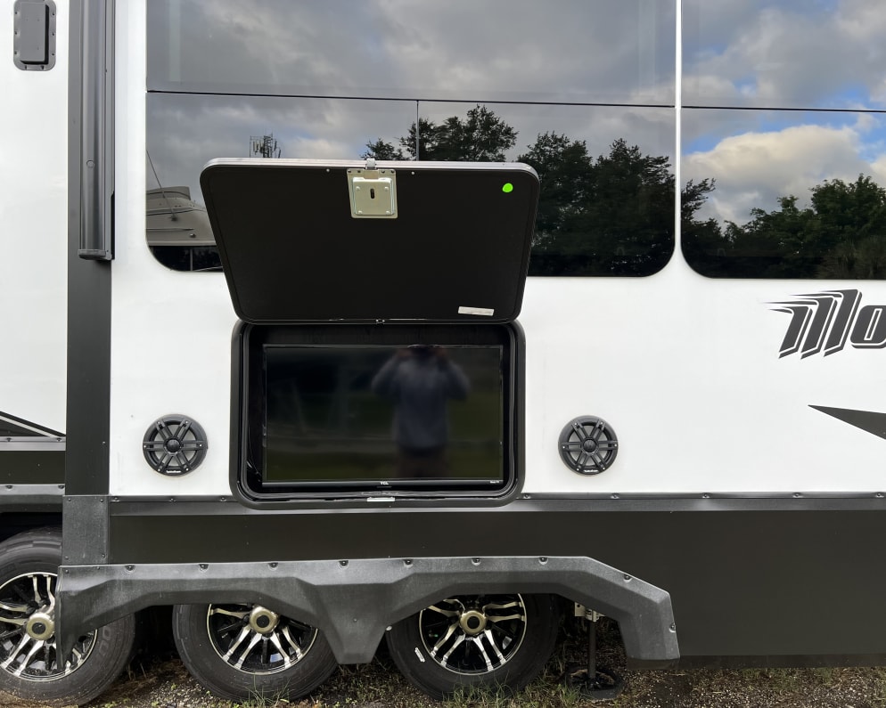 2022 Grand Design Momentum Toy Hauler Fifth Wheel for rent in Palmetto Florida