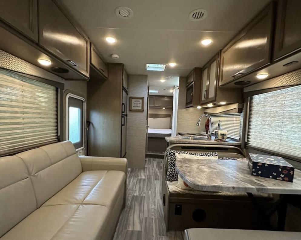 2021 Thor Motor Coach Four Winds available for rent in Springdale Arkansas