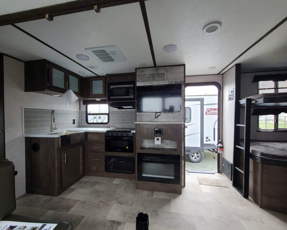 2021 Coleman Light  by Dutchmen for rent in V2R 3S2