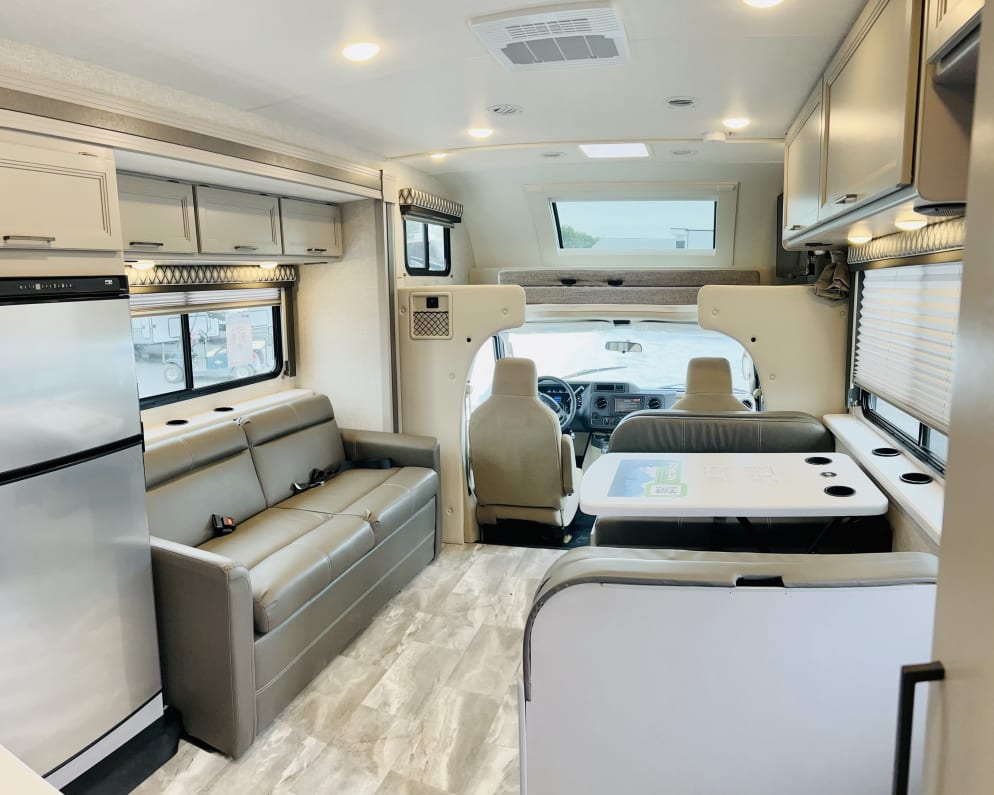 2024 Class C RV for Rent in Lanoraie, Quebec