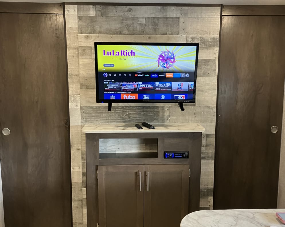 2021 Coleman Lantern LT  by Dutchmen for rent in 28590