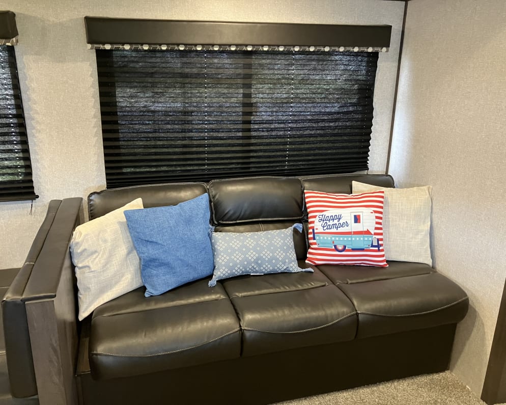 2021 Dutchmen Coleman Lantern LT Travel Trailer for rent in Winterville North Carolina