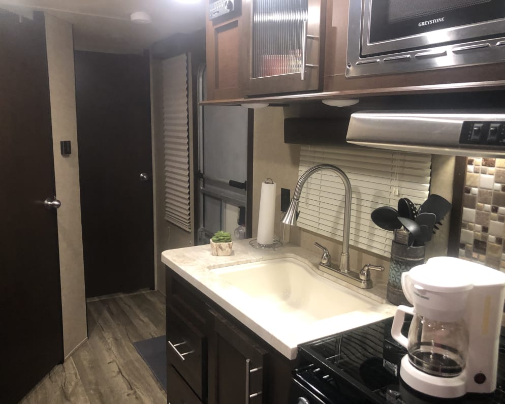 2018 Cherokee Grey Wolf  by Forest River for rent in 44260