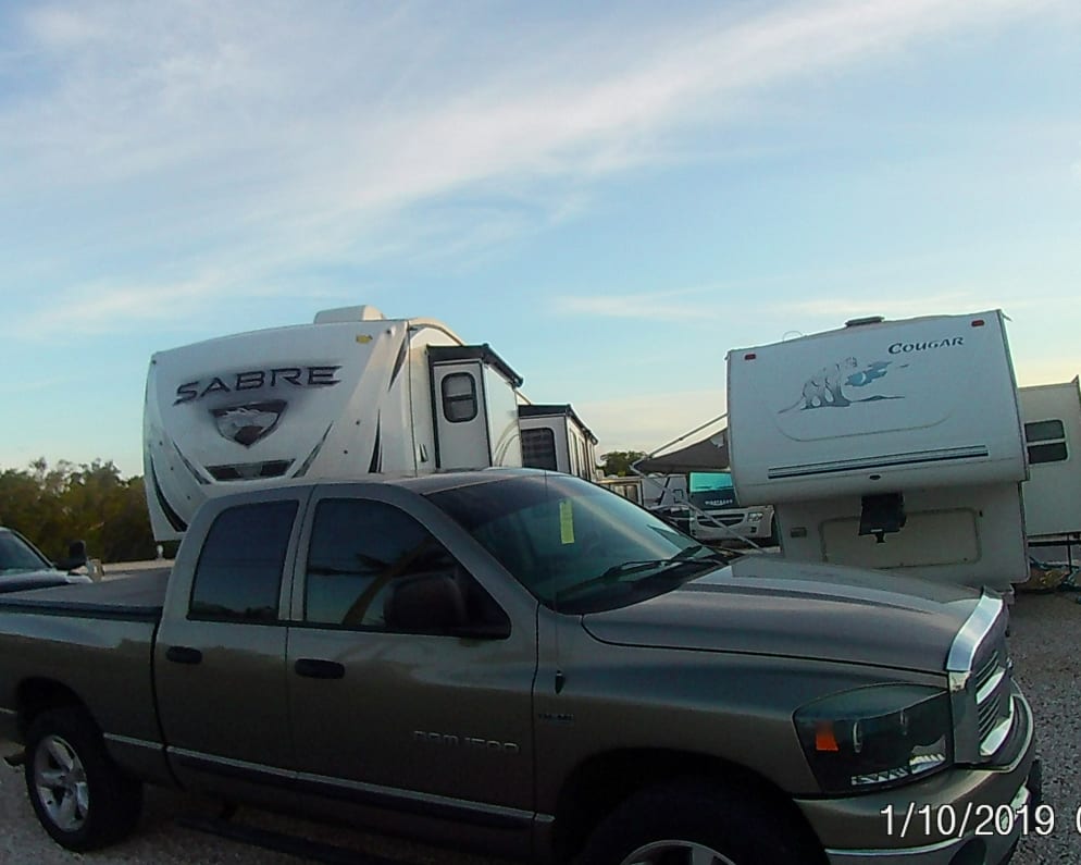 2001 Fifth Wheel RV for Rent in Merrillville, Indiana