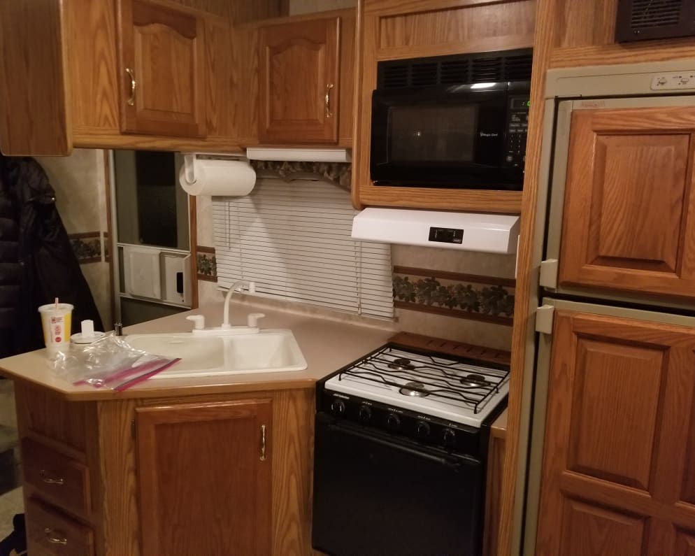 2001 Fifth Wheel RV for Rent in Merrillville, Indiana