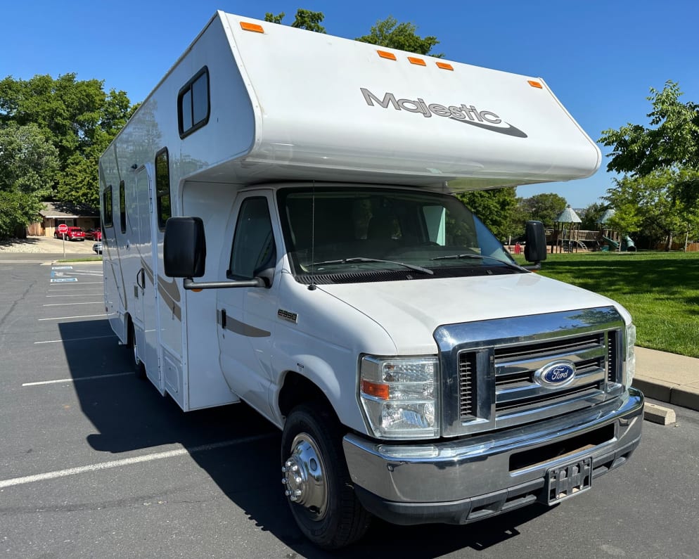 2015 Thor Motor Coach Four Winds Majestic available for rent in El Dorado Hills California