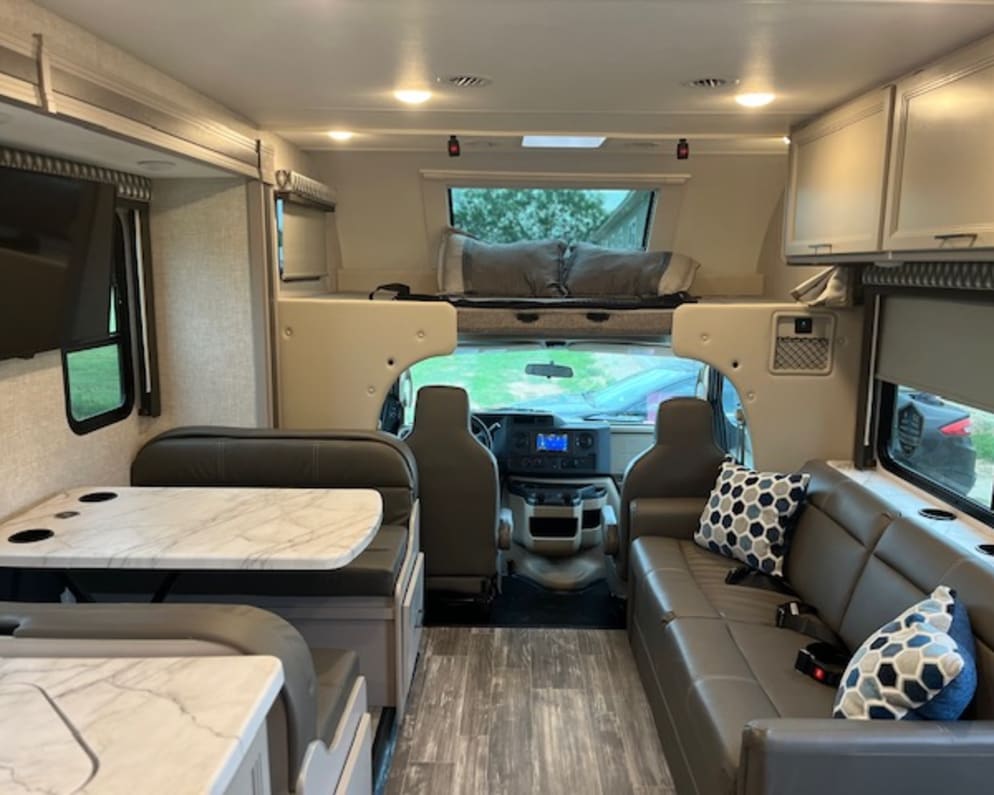 Class C RV for Rent in Devine, Texas