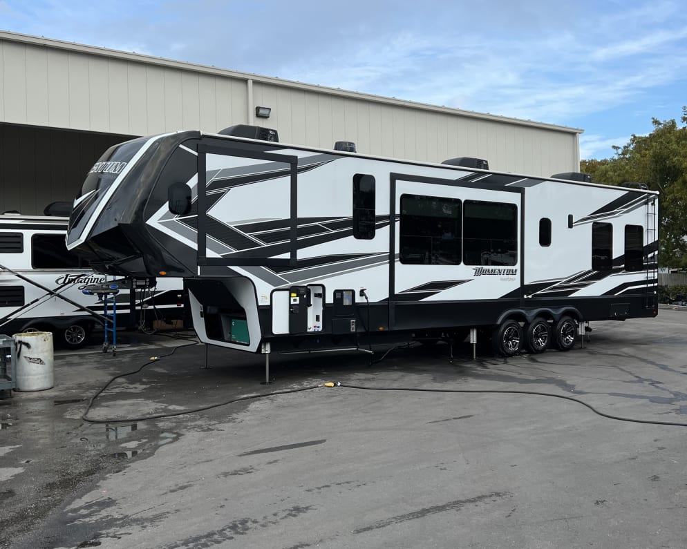 2022 Fifth Wheel RV for Rent in Bangor, Maine