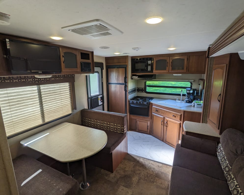2015 Coachmen Apex 50th Anniversary available for rent in Kalona Iowa