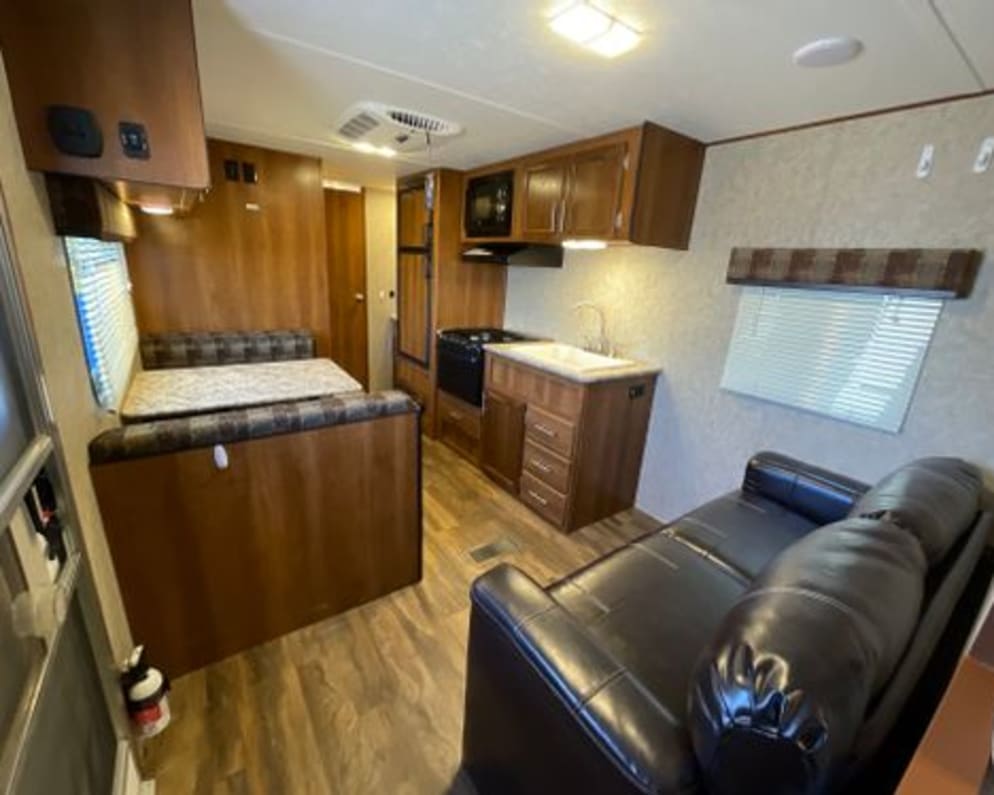 2017 Prime Time AVENGER 26BH Travel Trailer for rent in Gaylord Michigan