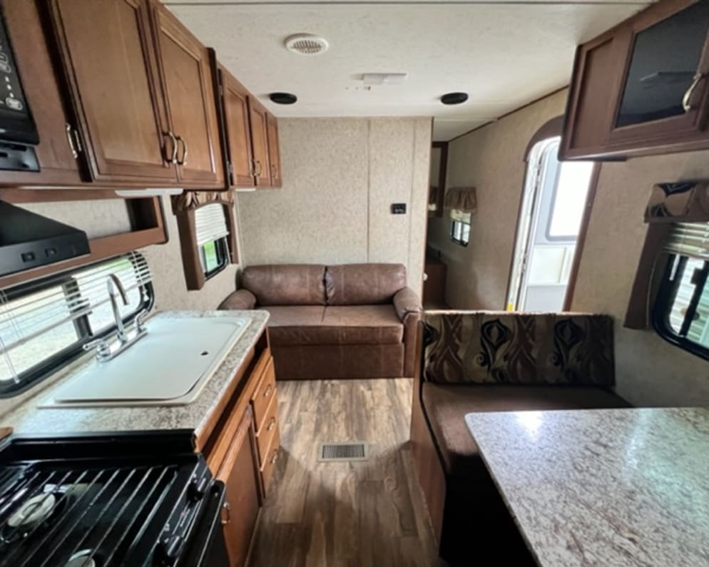 2017 AVENGER 26BH  by Prime Time for rent in 49735