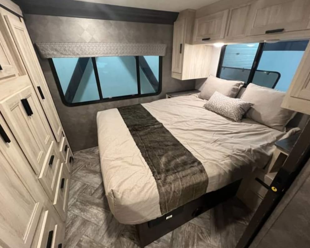 2022 LE  by Forester for rent in 99516