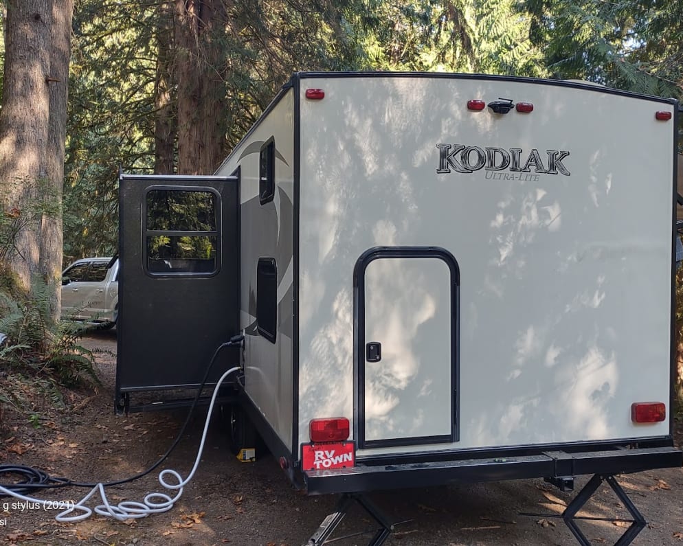 2017 Dutchmen Kodiak Ultimate Travel Trailer for rent in Monroe Washington