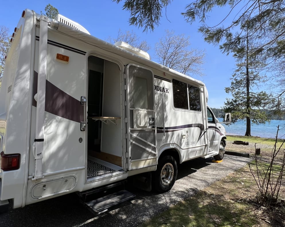 2001 Kodiak Kodiak Motorhome available for rent in Reno Nevada