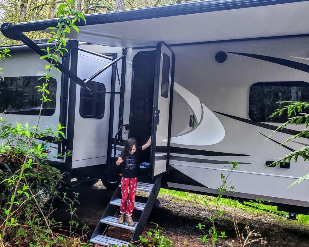 2022 Mesa Ridge  by Highland Ridge RV for rent in 97225