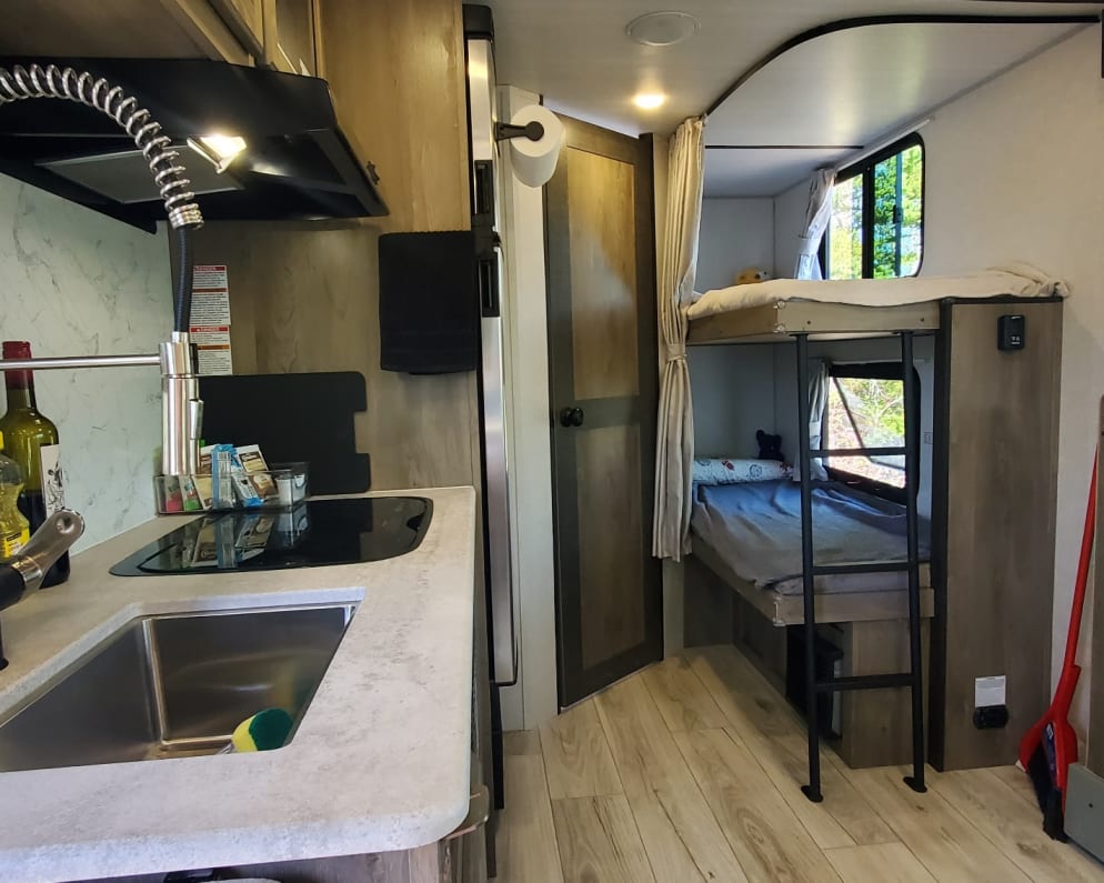2022 Surveyor Legend  by Forest River for rent in R0E 1J0