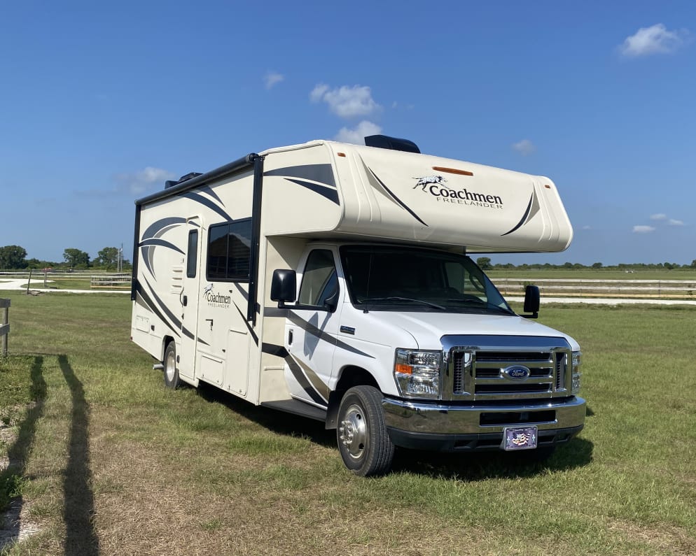 2017 Coachmen Freelander RV 26R w/ Ford cab