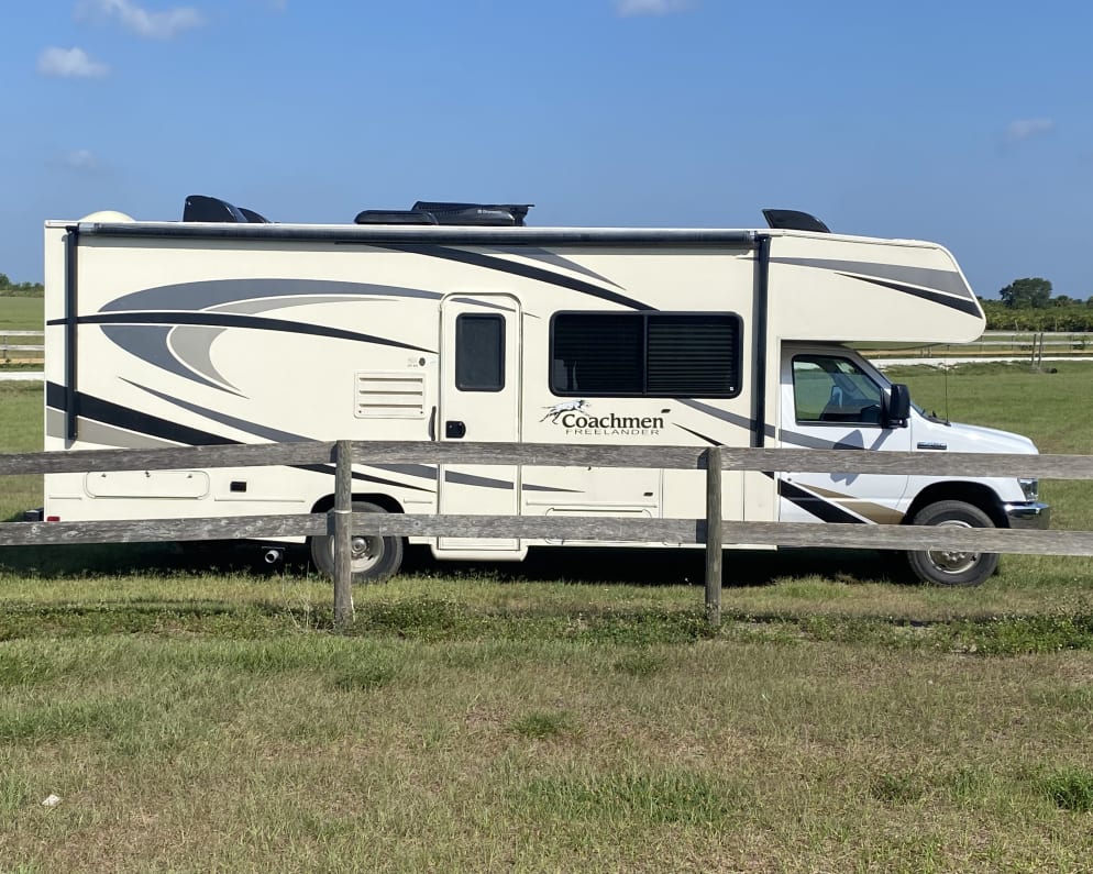 2017 Freelander 26 RS  by Coachmen for rent in 32966