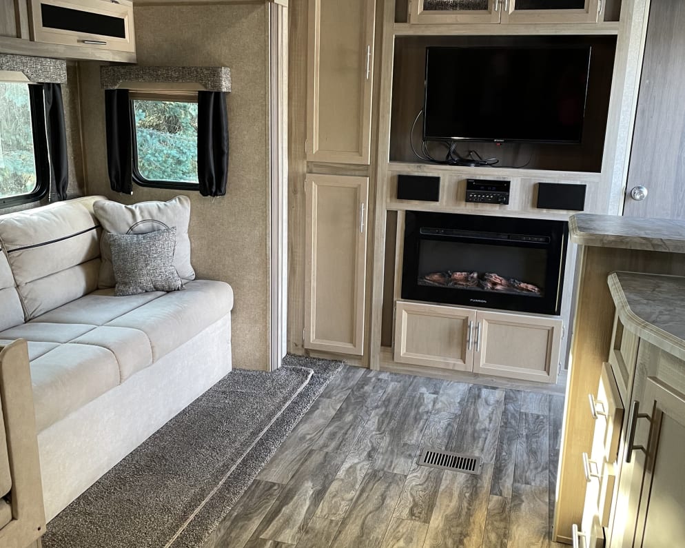 2020 Coachmen Catalina Travel Trailer for rent in Manistee Michigan