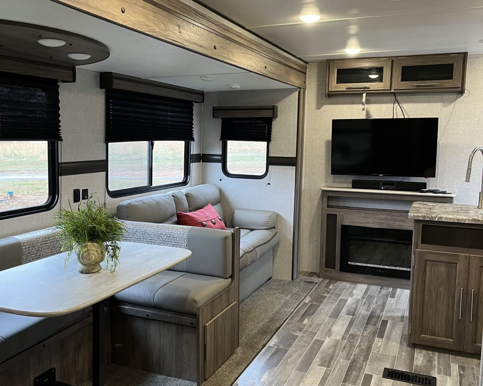 2022 Crossroads RV Zinger available for rent in Piney Flats Tennessee