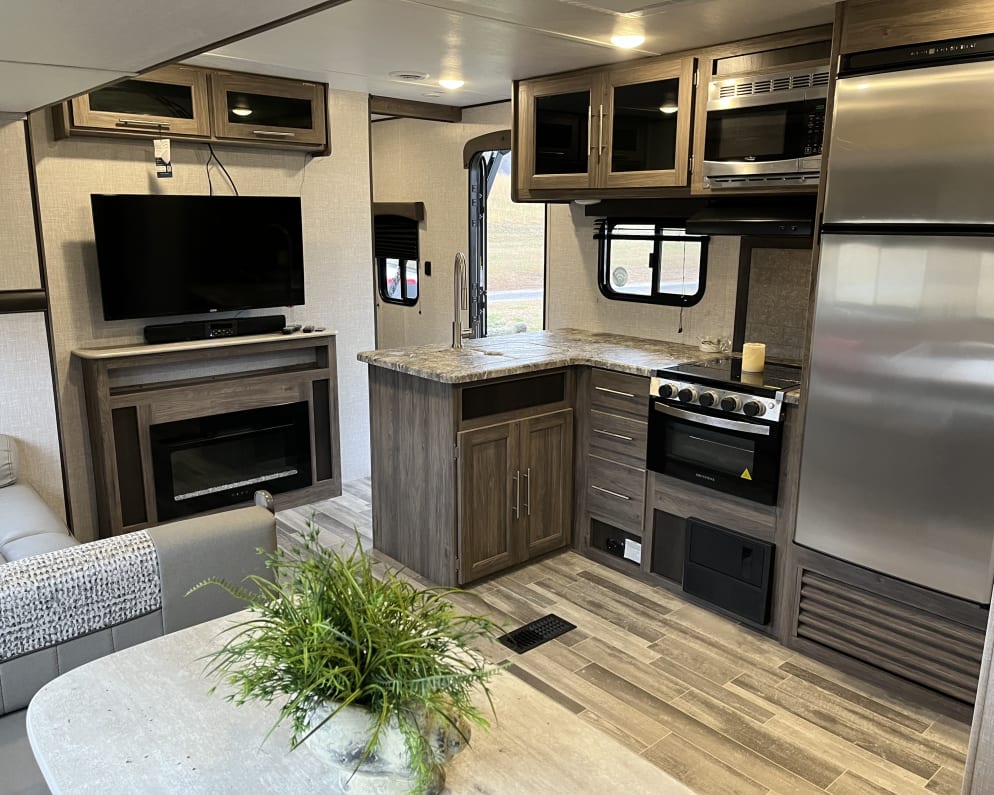 2022 Crossroads RV Zinger