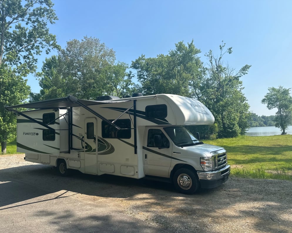 2021 Class C RV for Rent in McEwen, Tennessee